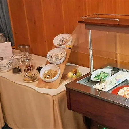 Weinhotel Hubertus Garni מלון 3*