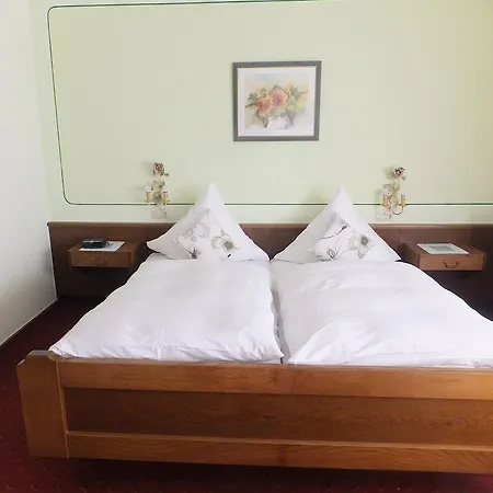 Weinhotel Hubertus Garni מלון 3*