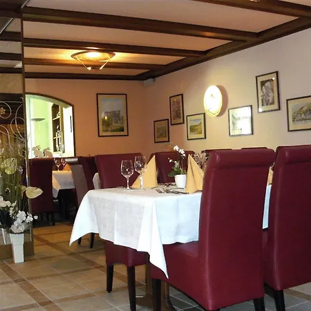 Weinhotel Hubertus Garni קלוטן