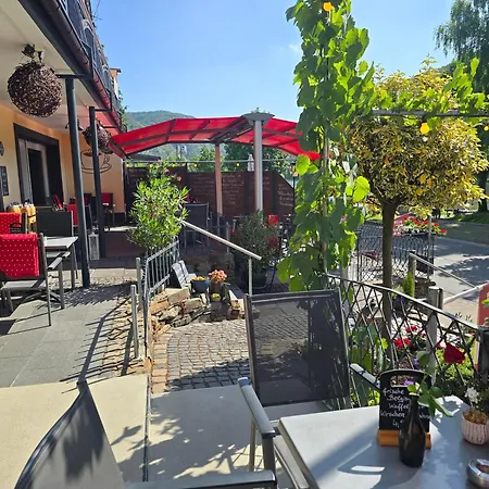 호텔 Weinhotel Hubertus Garni 3*