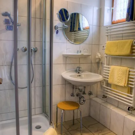 מלון Weinhotel Hubertus Garni
